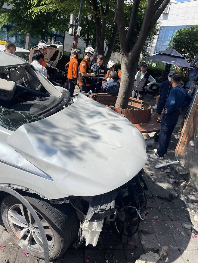 ▲인도로 돌진한 택시 [연합뉴스]