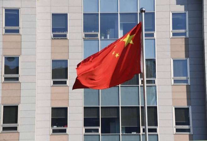 중국대사관의 오성홍기 / 사진=한경DB