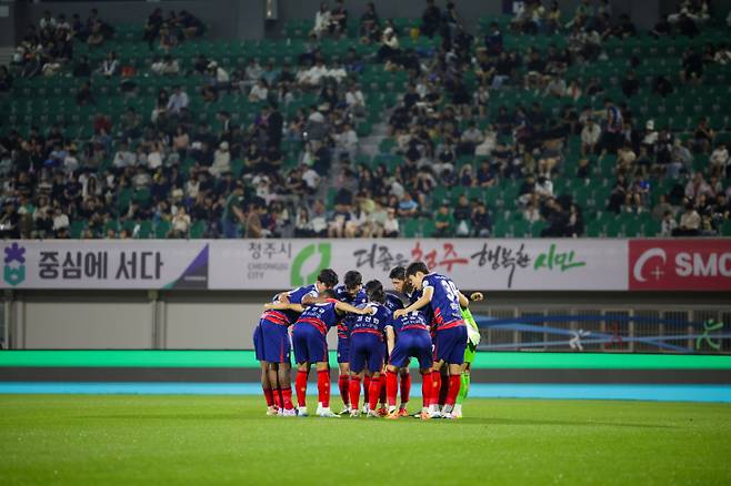 충청 더비 승리를 다짐하는 충북청주 선수단. 충북청주FC 제공