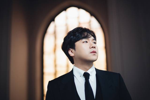 테너 존노는 예수교대한성결교회 소속 주님앞에제일교회에서 교육·음악전도사로 교회를 섬기고 있다. 존노의 공식 프로필 사진이다. 크레디아 제공