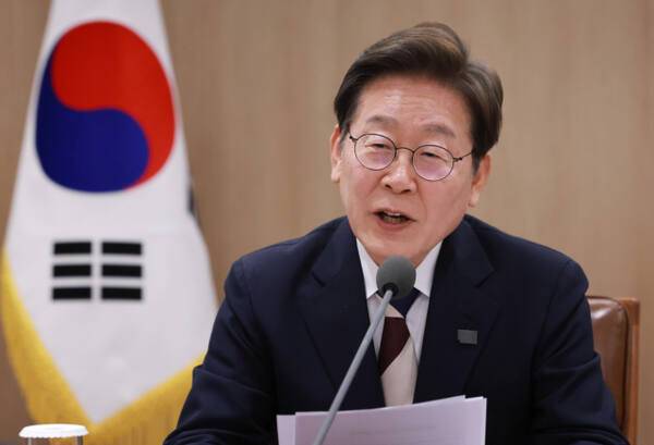 이재명 대통령이 4일 서울 용산 대통령실 청사에서 열린 '대통령 1호 명령, 비상경제점검 태스크포스(TF) 회의'에서 발언하고 있다. 연합뉴스