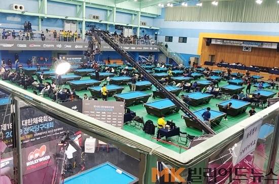 대한당구연맹은 지난 2일 강원도 양구에서 ‘대한당구연맹회장배 전국3쿠션당구대회’ 개최를 발표했다. 이는 5월 20일 갑작스런 ‘태백산배’취소 이후 불과 12일만으로, 당구연맹의 발빠른 대응과 각 시도연맹의 공조, 양구군의 적극적인 협력이 있었기에 가능했다. 사진은 2023년 강원도 양구에서 열린 ‘제18회 대한체육회장배 전국당구대회’. (사진=MK빌리어드뉴스 DB)