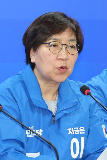 정은경 더불어민주당 총괄선거대책위원장이 지난달 9일 오전 서울 여의도 더불어민주당 중앙당사에서 열린 중앙선거대책위원회의에서 발언하고 있다./사진= 뉴시스