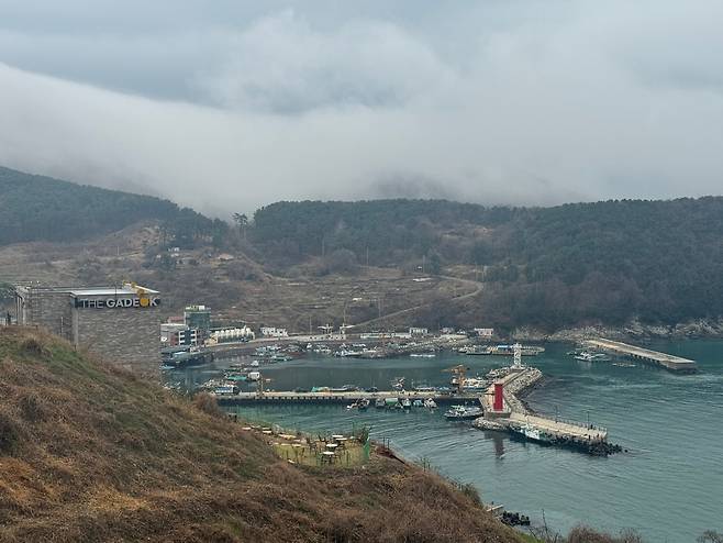 부산시 강서구 대항전망대에서 바라본 가덕도신공항 건설사업 부지 일대 모습. 신혜원 기자
