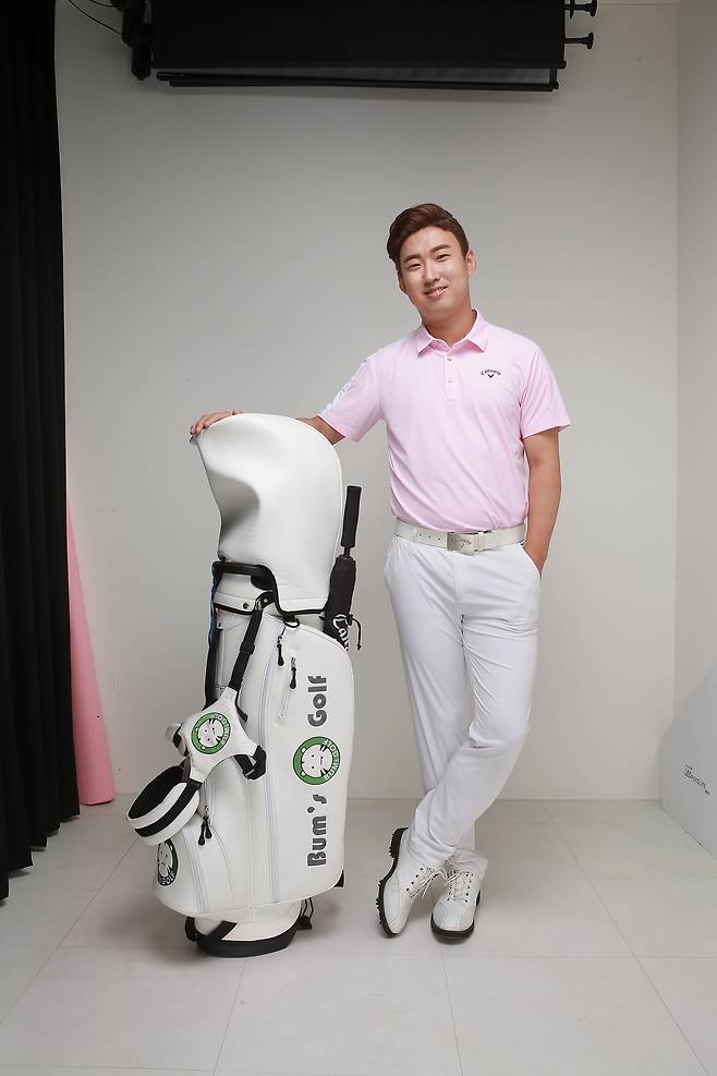 골퍼들의 이해를 돕기 위해 레슨 동영상을 1600개나 찍은 USGTF 우수 지도자 이경범 프로.