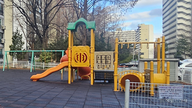 한 아파트 어린이 놀이터. 기사 내용과 관련 없음. 박지영 기자