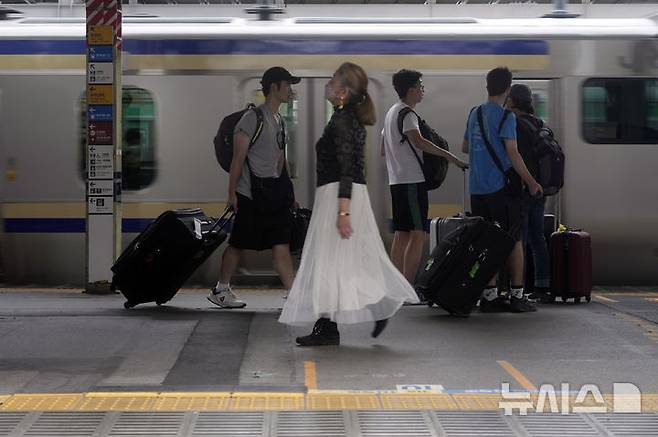 [도쿄=AP/뉴시스]2023년 5월 26일 도쿄의 한 전철 플랫폼의 모습. 2025.6.4<font style="vertical-align: inherit;"><font style="vertical-align: inherit;"></font></font>