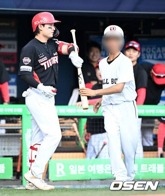 가까스로 다시 찾은 배트