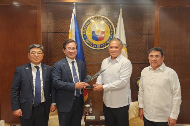 ▲사천 KAI가 필리핀 국방부와 FA-50 추가 12대 수출 계약을 체결했다.ⓒKAI