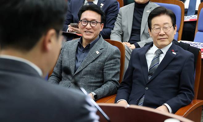 이재명 대통령 당선인(왼쪽), 더불어민주당 김민석 최고위원. 뉴시스