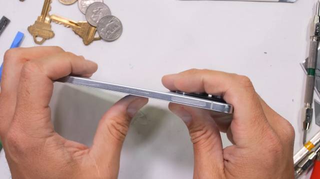 /JerryRigEverything 유튜브 캡처