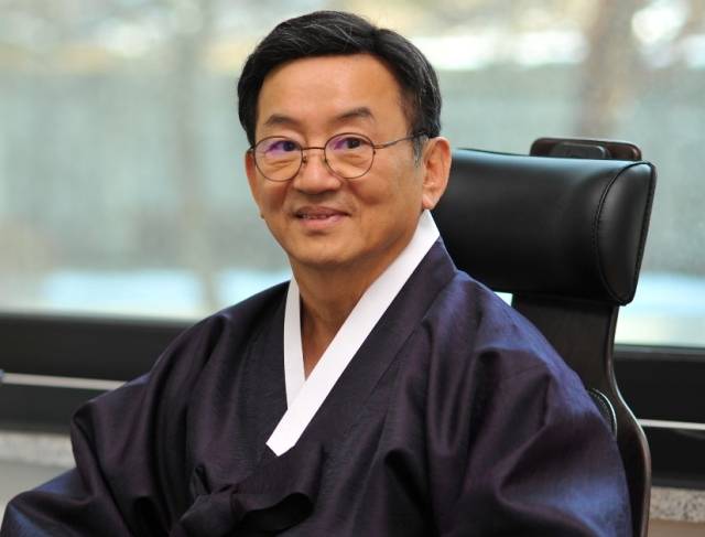 박하식 민족사관고등학교 교장이 2일 서울경제신문과의 인터뷰에서 향후 30년 청사진을 설명하고 있다. 사진 제공=민사고