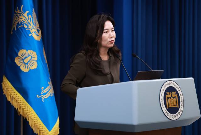 강유정 대통령실 대변인이 4일 서울 용산 대통령실 청사에서 현안 브리핑을 하고 있다. 연합뉴스