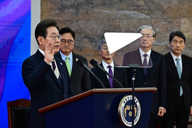 이재명 대통령이 4일 서울 여의도 국회에서 열린 제21대 대통령 취임선서식에서 취임 선서를 하고 있다. / 연합뉴스