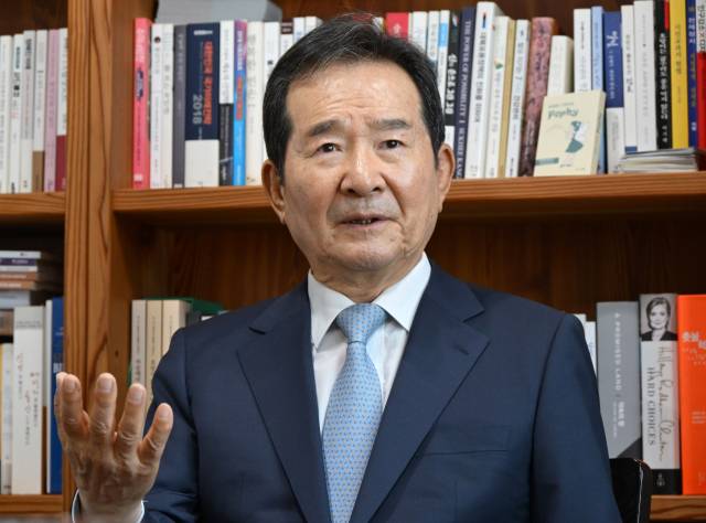 정세균 전 국회의장이 4일 서울 종로구 국민시대에서 서울경제신문과 인터뷰를 갖고 있다. 성형주 기자 2025.06.04