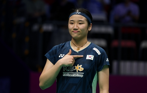 안세영이 지난 4월 수디르만컵 대만전 여자단식에서 승리한 뒤 태극기를 가리키는 세리머니를 하고 있다. 신화연합뉴스