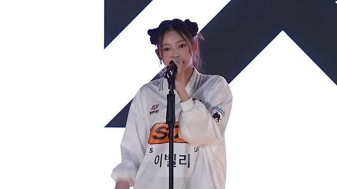 YG 新걸그룹 연습생 이벨리 관심 폭발..일주일만 천만뷰