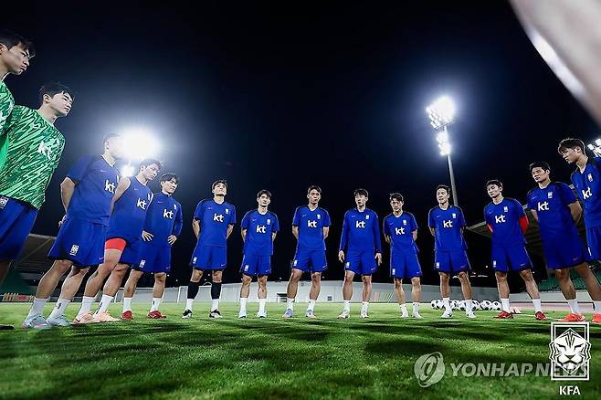 훈련하는 축구대표팀 (서울=연합뉴스) 한국 축구대표팀이 3일(현지시간) 이라크 바스라 알 파이하 스타다움에서 훈련하고 있다. 축구대표팀은 6일 이라크를 상대로 2026 북중미 월드컵 아시아 3차 예선 B조 9차전을 치른다. 2025.6.4 [대한축구협회 제공. 재판매 및 DB 금지] photo@yna.co.kr