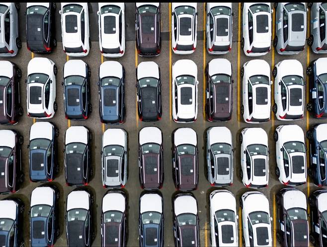 미국 메릴랜드주의 한 해상 터미널에서 운송을 기다리는 차들  [EPA 연합뉴스 자료사진]