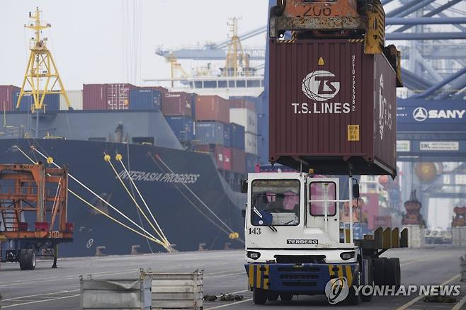 인도네시아 탄중푸리옥 항구 [AP 연합뉴스 자료사진. 재판매 및 DB 금지]