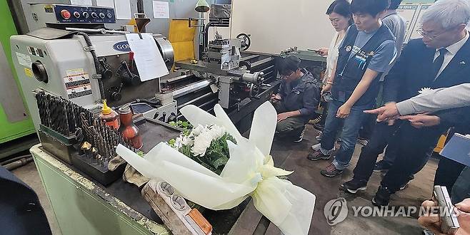 고(故) 김충현 노동자 작업 현장 (태안=연합뉴스) 충남 태안군 태안화력발전소에서 작업 도중 숨진 한전 KPS 하청업체 소속 비정규직 노동자 김충현(50) 씨의 작업 현장이 3일 멈춘 가운데, 권영국 민주노동당 대선후보와 노조 관계자 등이 현장을 찾아 조문하고 상황을 살피고 있다. 2025.6.3 [사망대책위 제공. 재판매 및 DB 금지] coolee@yna.co.kr