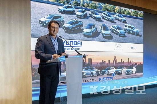 ▲ 호세 무뇨스 현대차 대표이사 사장이 3일(현지시간) 스페인 바르셀로나 카탈루냐 콩그레스 센터에서 열린 FISITA WMC에서 기조연설하고 있다. 현대차 제공
