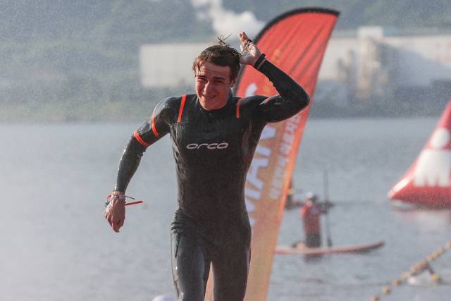 고성군은 오는 13일부터 15일까지 당항포관광지 일원에서 ‘2025 아이언맨70.3 고성’을 개최한다. 사진은 지난해 대회 모습. 고성군 제공