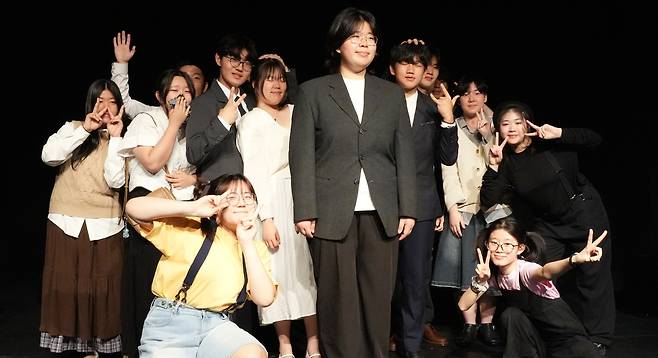 올해 제주청소년연극제에서 최우수상을 수상한 제주중앙고 연극동아리 창조 / 사진=제주중앙고, 제주연극협회