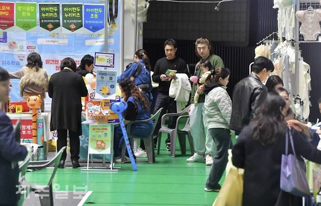임신과 출산, 아기 건강과 교육 등 육아에 필요한 정보를 한자리에서 만나볼 수 있는 '2025 제주일보 육아박람회'가 6일 제주종합경기장 한라체육관에서 개막한다.