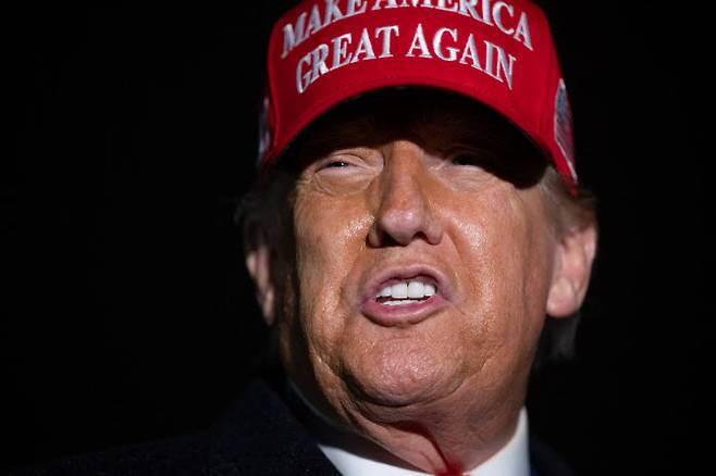 도널드 트럼프 미국 대통령이 5월 30일(현지시간) 펜실베이니아에 있는 미국철강( 공장을 방문한 후 기자들에게 발언하고 있다.(사진=afp)