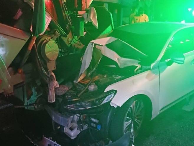 지난 8월 7일 천안 동남구 문화동에서 작업 중이던 환경미화원이 음주운전 차량에 치어 숨진 사고 현장이다. (사진=천안동남소방서 제공)