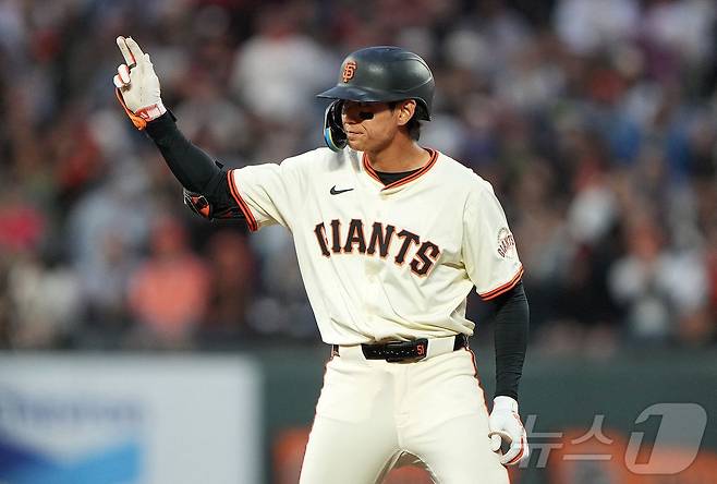 샌프란시스코 자이언츠 이정후는 5일(한국시간) 열린 2025 메이저리그 샌디에이고 파드리스전에서 3타수 2안타 1타점 1득점으로 팀의 6-5 역전승을 이끌었다. ⓒ AFP=뉴스1