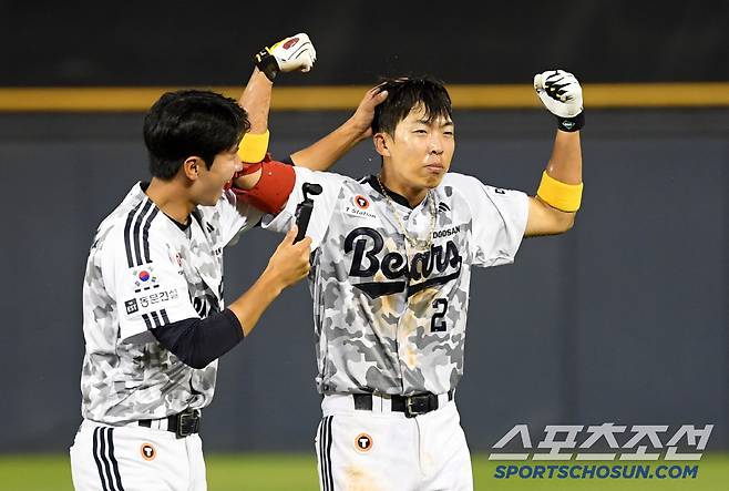 5일 잠실구장에서 열린 두산 베어스와 KIA 타이거즈의 경기. 10회말 2사 1,3루 두산 김민석이 끝내기 안타를 날린 뒤 환호하고 있다. 잠실=박재만 기자 pjm@sportschosun.com/2025.06.05/