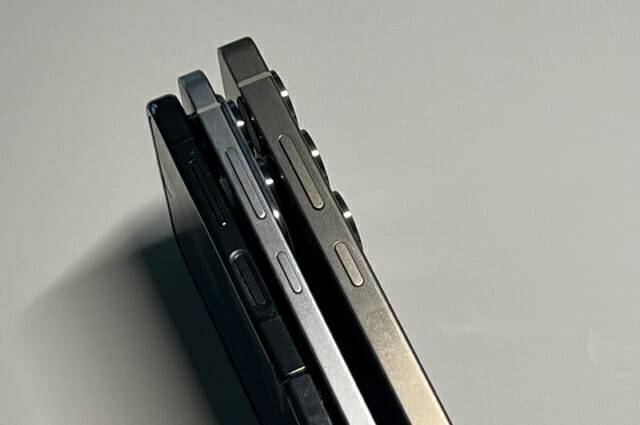 기기 우측면. 왼쪽부터 갤럭시 Z플립5, 갤럭시S25 엣지, 갤럭시S25 울트라 (사진=지디넷코리아 신영빈 기자)