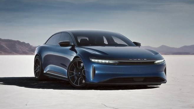 루시드 에어 사파이어 세단