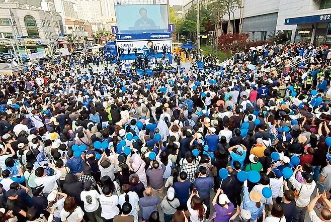 제21대 대통령 선거를 앞두고 펼쳐진 각 당의 유세 현장 모습. 한겨레 공동취재단 제공