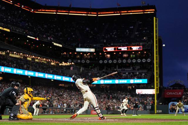 이정후가 샌디에이고전에서 7회 희생플라이로 결승 타점을 올리고 있다. 샌프란시스코=AP 뉴시스