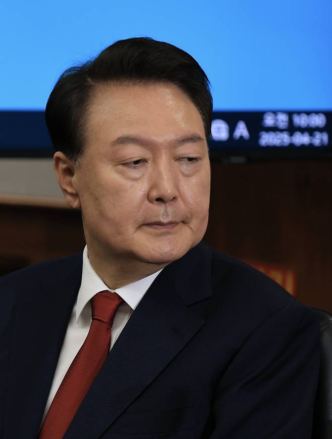 Yoon Suk Yeol looks on during a hearing of his criminal insurrection trial at the Seoul Central District Court on May 21. (Lee Sang-sub/The Korea Herald)