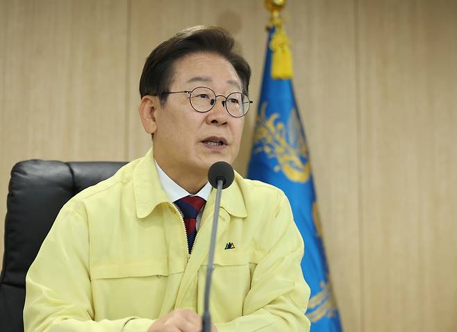 President Lee Jae-myung chairs a public safety inspection meeting at the presidential office in Yongsan District, central Seoul on June 5. [JOINT PRESS CORPS]