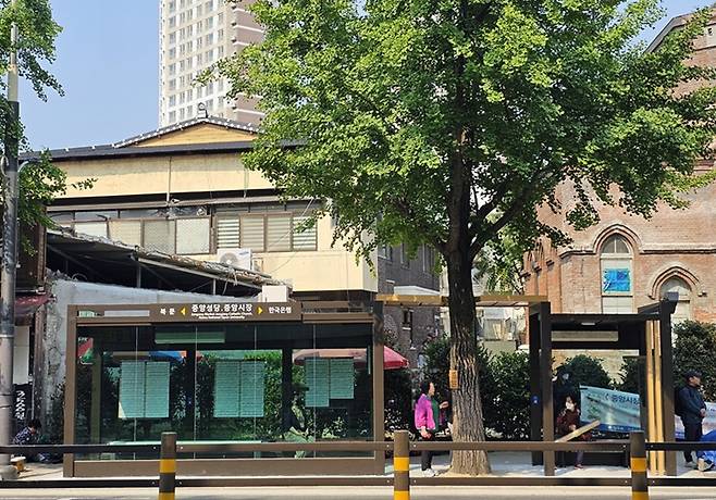 전주 중앙성당 앞 저상버스 승강장