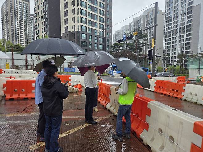 수서경찰서가 관계기관과 함께 합동 현장 점검을 시행하는 모습. 수서경찰서 제공