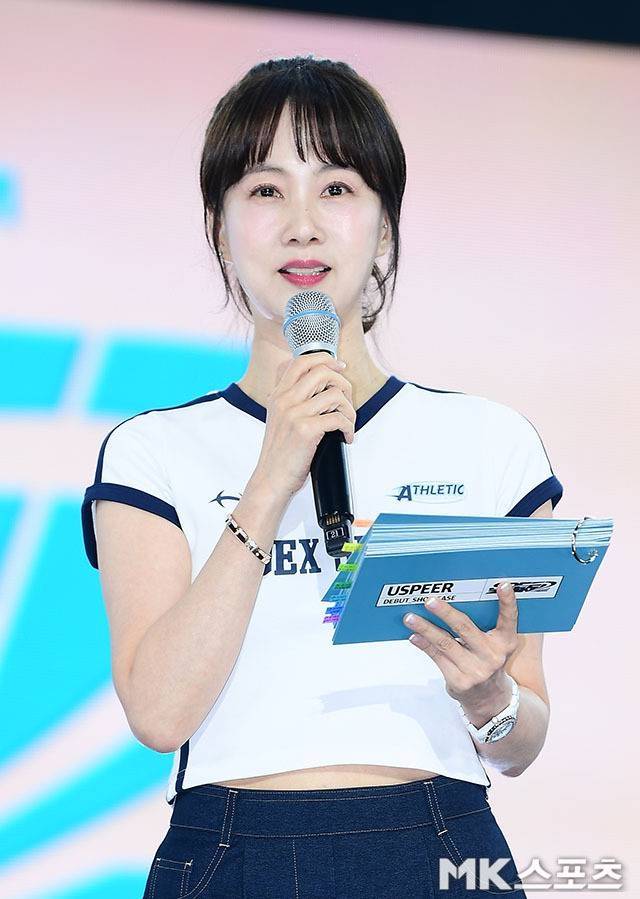 그룹 USPEER(유스피어)의 데뷔 쇼케이스 MC로 참석한 자리에서, 무대보다 더 눈부신 존재감으로 현장을 사로잡았다.사진=김영구 기자
