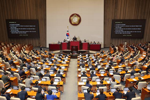 5일 국회 본회의에서 ‘3대 특검법’(내란 특검법·김건희 특검법·채해병 특검법)과 ‘검사징계법 개정안’이 의결됐다. 연합뉴스