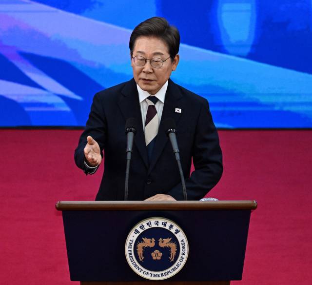 이재명 대통령이 4일 서울 여의도 국회에서 열린 제21대 대통령 취임선서식에서 취임 연설을 하고 있다. 국회사진기자단