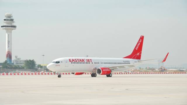 활주로 위에 서 있는 이스타항공 항공기. 사진 제공=이스타항공