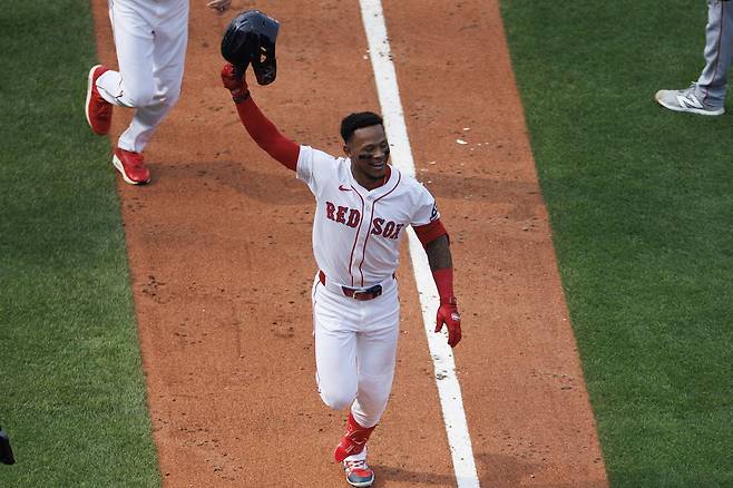 5일 LA 에인절스전서 끝내기 홈런을 친 세단 라파엘라.      보스턴 | EPA연합뉴스