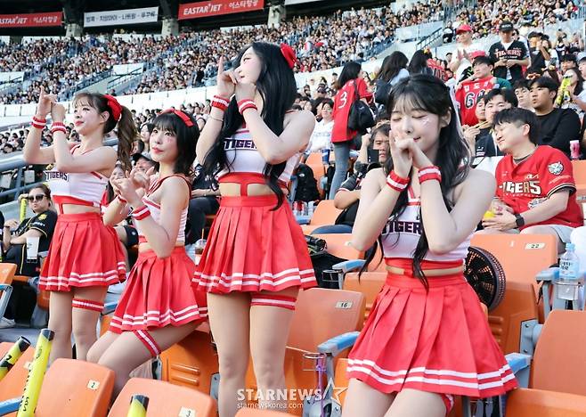 [[포토]'불규칙바운드 아웃송' 따라하기 쉽지않지