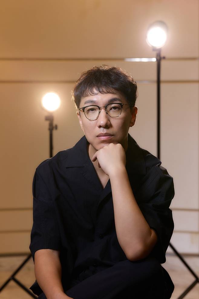 디즈니+ 나인 퍼즐, 윤종빈 감독