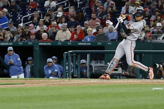 샌프란시스코 자이언츠 이정후가 2025 미국 메이저리그 정규시즌 경기에 출전해 타격하고 있다. 이정후는 5일 샌디에이고 파드리스전에 3경기 연속 2번 타자로 선발 출전한다. REUTERS 연합뉴스