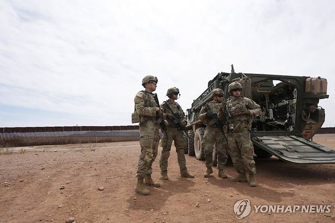 국경에 배치된 미군 [AP=연합뉴스 자료사진. 재판매 및 DB 금지]